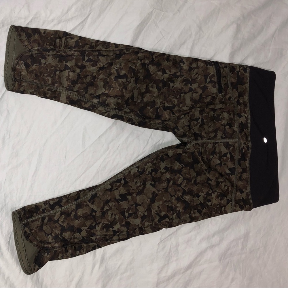 RARE Lululemon top speed run mystic jungle camo - Picture 5 of 8
